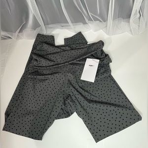 Nike Yoga Tight in Gray with Black Specks size M NWT